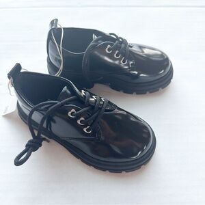 Zara Girls Faux Patent Oxford Heart Lace Up Shoes in Black
NWT